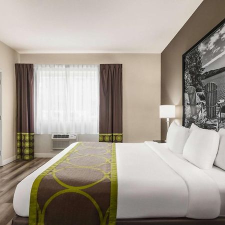 Super 8 By Wyndham Sarnia On Hotel Exterior foto