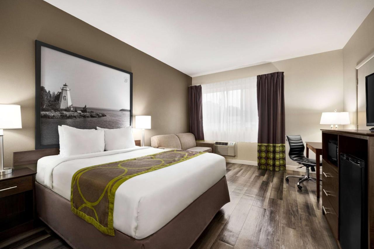 Super 8 By Wyndham Sarnia On Hotel Exterior foto