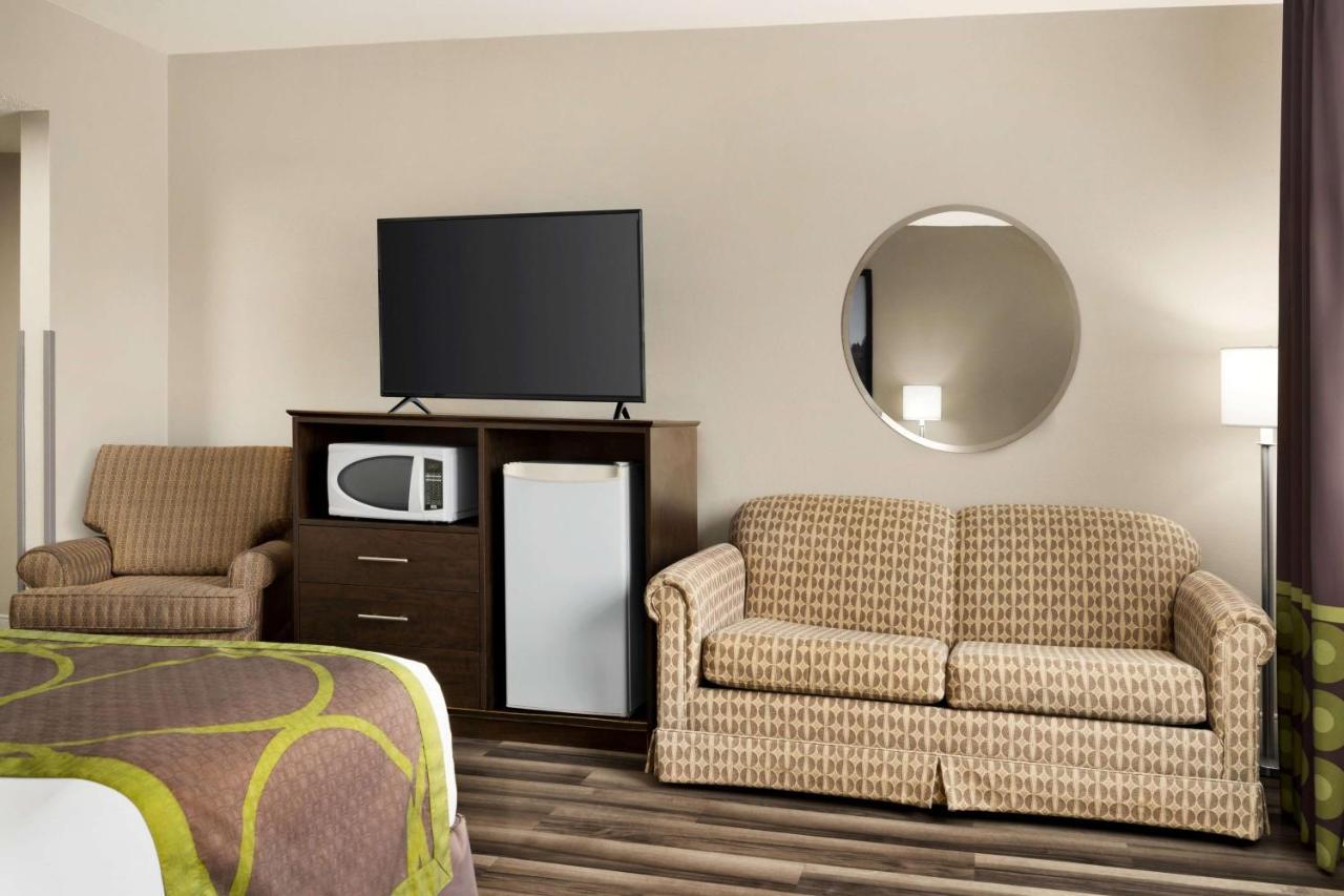 Super 8 By Wyndham Sarnia On Hotel Exterior foto