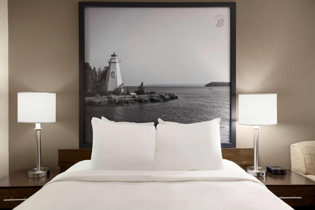 Super 8 By Wyndham Sarnia On Hotel Exterior foto