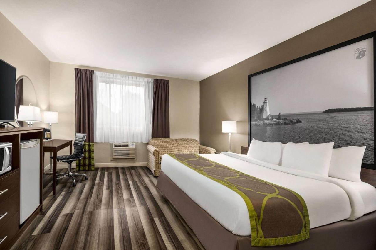 Super 8 By Wyndham Sarnia On Hotel Exterior foto